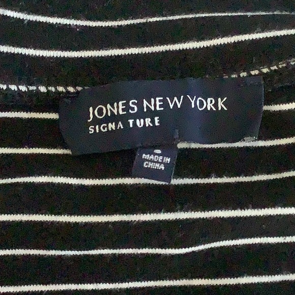 Black and White Striped Turtleneck - Picture 5 of 7